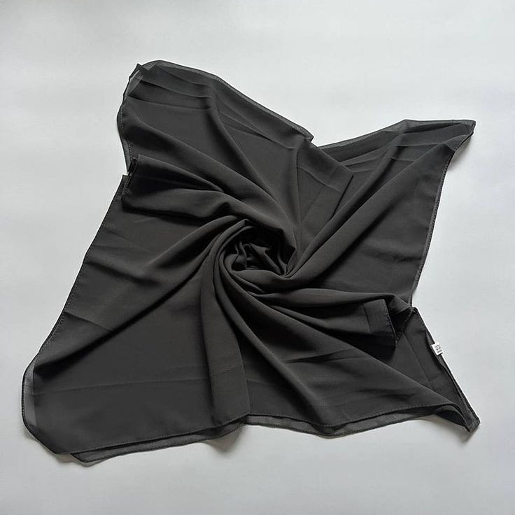 Black Georgette Hijab – Soft, Lightweight & Everyday Wear