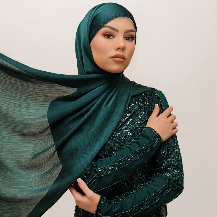 Bottle Green Georgette Hijab – Soft, Lightweight & Everyday Wear